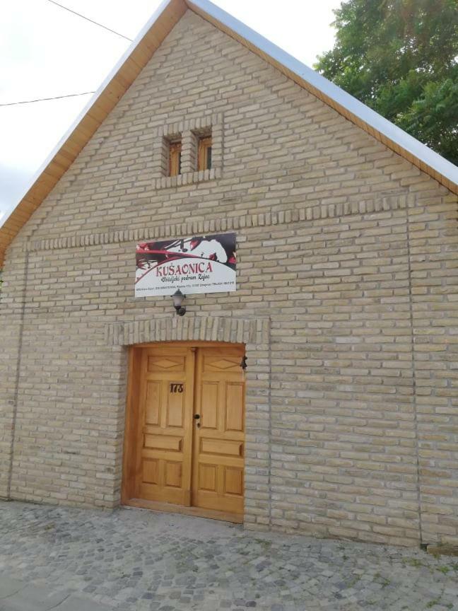 Sobe Na Vinskoj Cesti Zmajevac